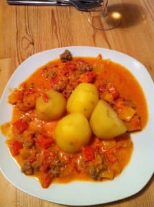 Paprika mit Hack und Kartoffeln