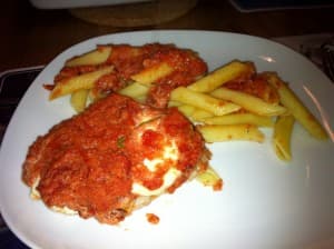 Basilikum-Nudeln mit Steaks